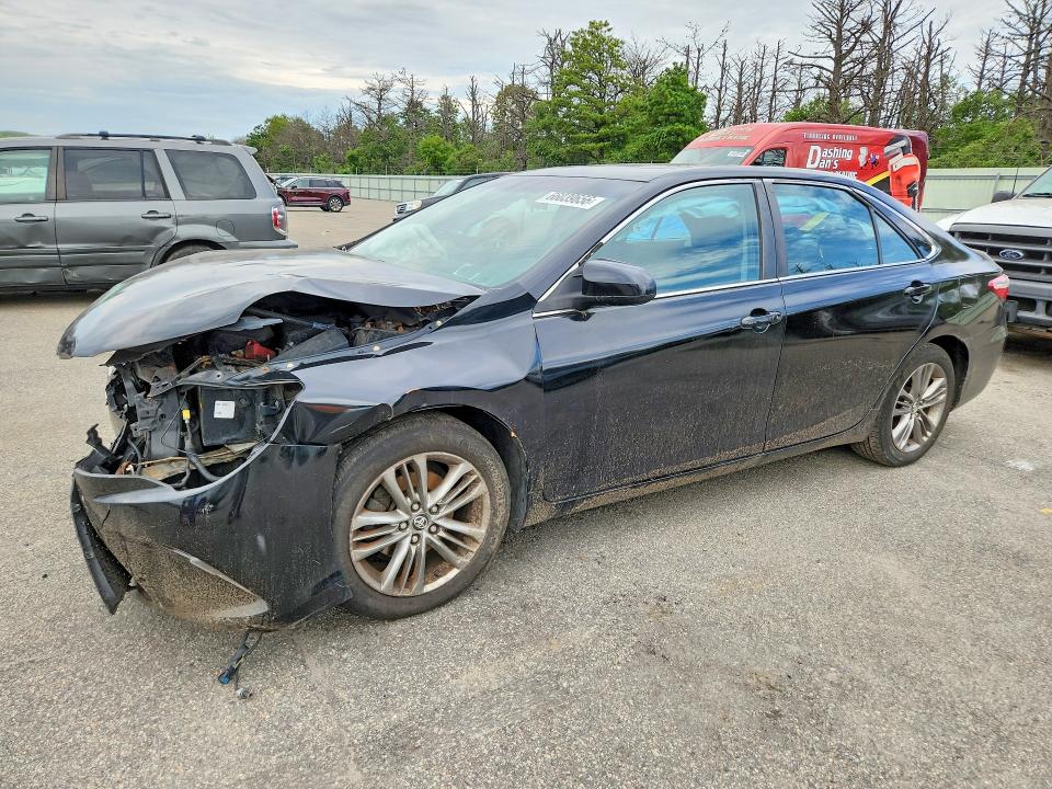66039656 :رقم المزاد ، 4T1BF1FK5HU428538 vin ، 2017 Toyota Camry مزاد بيع
