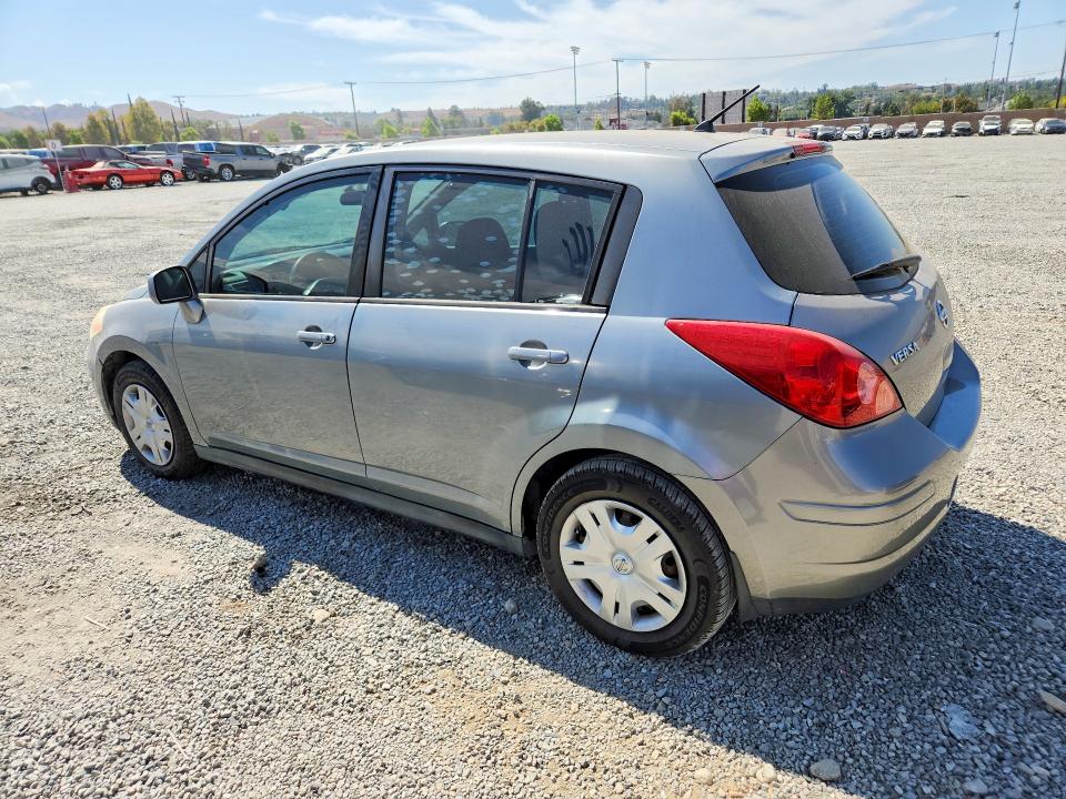 65030166 :رقم المزاد ، 3N1BC1CP5AL435876 vin ، 2010 Nissan Versa Hatchback مزاد بيع
