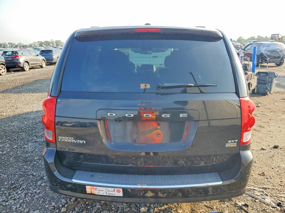 64474846 :رقم المزاد ، 2C4RDGCG7HR760814 vin ، 2017 Dodge Grand Caravan مزاد بيع