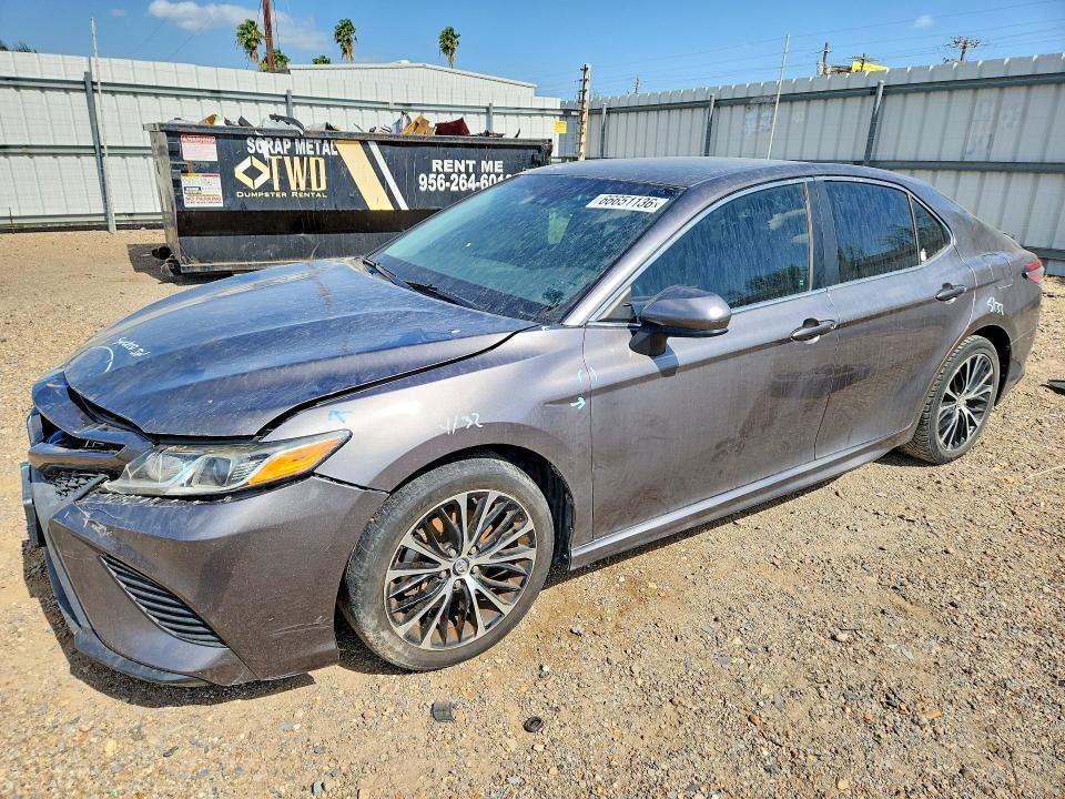 66651136 :رقم المزاد ، 4T1B11HK0JU130593 vin ، 2018 Toyota Camry مزاد بيع