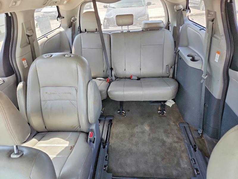 65304496 :رقم المزاد ، 5TDKK3DC1FS582818 vin ، 2015 Toyota Sienna مزاد بيع