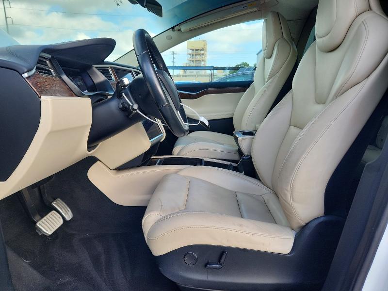 Продажа на аукционе авто 2018 Tesla Model X, vin: 5YJXCDE27JF088765, номер лота: 63222126