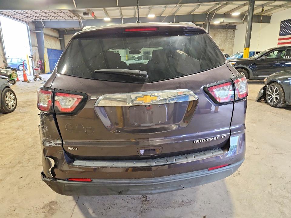 62220516 :رقم المزاد ، 1GNKVGKD2FJ359198 vin ، 2015 Chevrolet Traverse مزاد بيع