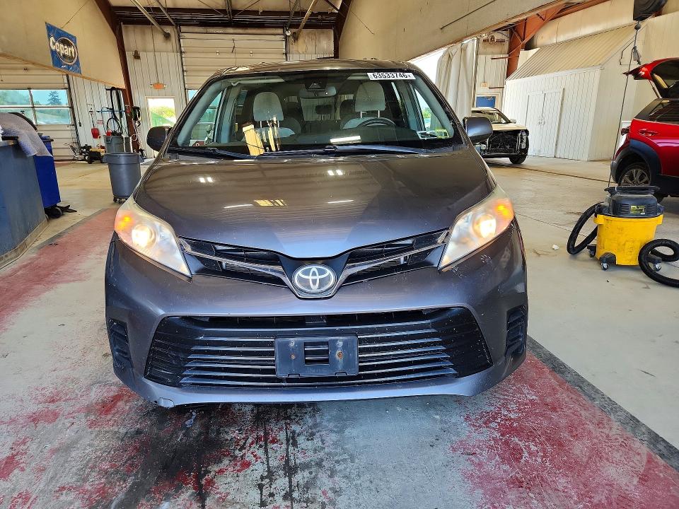 2018 Toyota Sienna მანქანა იყიდება აუქციონზე, vin: 5TDJZ3DC0JS194950, აუქციონის ნომერი: 63533746