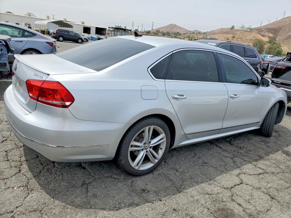 2015 Volkswagen Passat 4d 2wd მანქანა იყიდება აუქციონზე, vin: 1VWCV7A39FC063327, აუქციონის ნომერი: 65022256