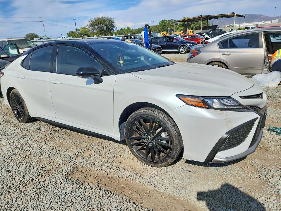 66504176 :رقم المزاد ، 4T1K61AK1NU024722 vin ، 2022 Toyota Camry مزاد بيع