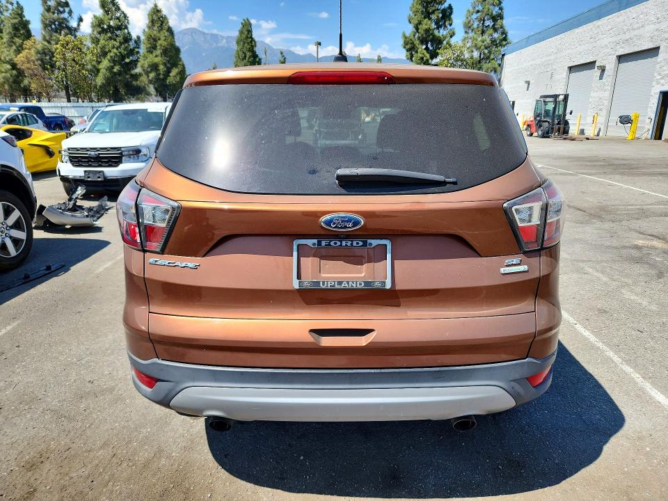 Продаж на аукціоні авто 2017 Ford Escape, vin: 1FMCU0GD0HUA54716, номер лоту: 64740236