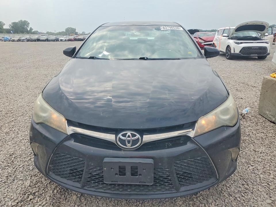 63798536 :رقم المزاد ، 4T1BF1FK7GU224676 vin ، 2016 Toyota Camry مزاد بيع