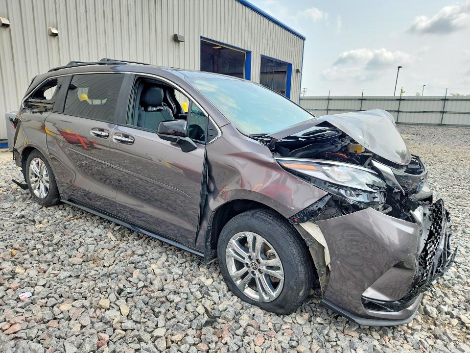 64945796 :رقم المزاد ، 5TDDSKFC9NS068018 vin ، 2022 Toyota Sienna مزاد بيع