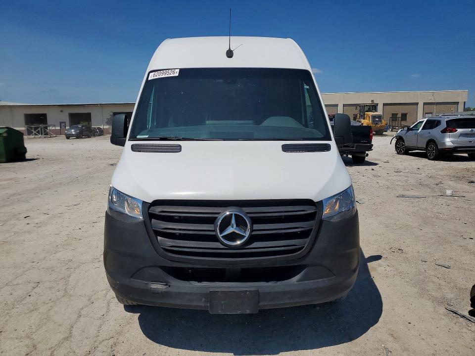 62099526 :رقم المزاد ، W1Y40CHY7MT062069 vin ، 2021 Mercedes-benz Sprinter مزاد بيع