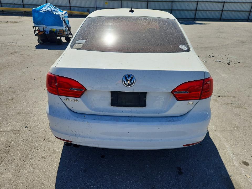 64108016 :رقم المزاد ، 3VWD17AJ5EM237972 vin ، 2014 Volkswagen Jetta مزاد بيع