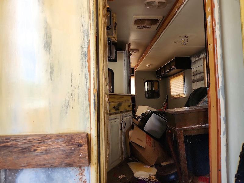 58218966 :رقم المزاد ، 5ZT2FEVB1BA004844 vin ، 2011 Coachman Trailers مزاد بيع