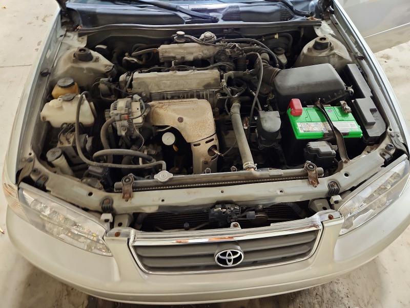 64608306 :رقم المزاد ، 4T1BG28K2YU689755 vin ، 2000 Toyota Camry مزاد بيع