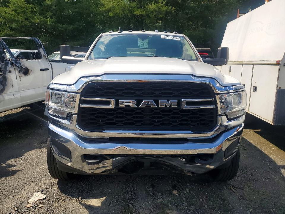64915836 :رقم المزاد ، 3C7WRNFL1LG237372 vin ، 2020 Ram 5500 مزاد بيع
