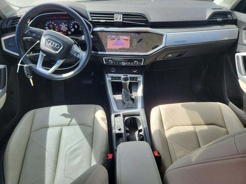 65496826 :رقم المزاد ، WA1AUCF3XM1132169 vin ، 2021 Audi Q3 مزاد بيع
