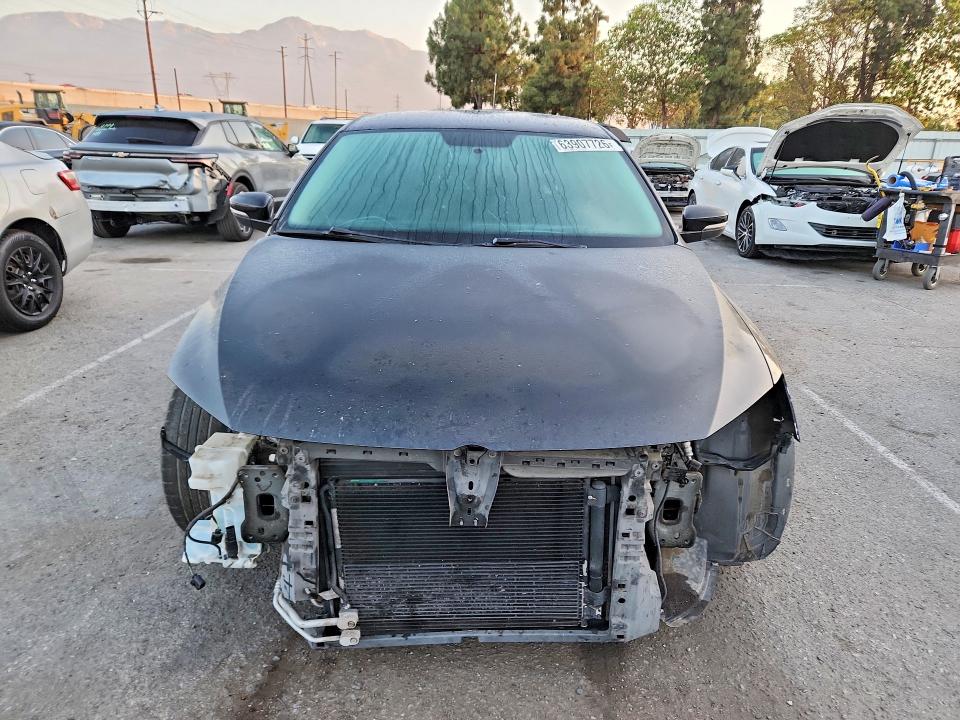 63907726 :رقم المزاد ، 3VWDP7AJ2DM239028 vin ، 2013 Volkswagen Jetta مزاد بيع