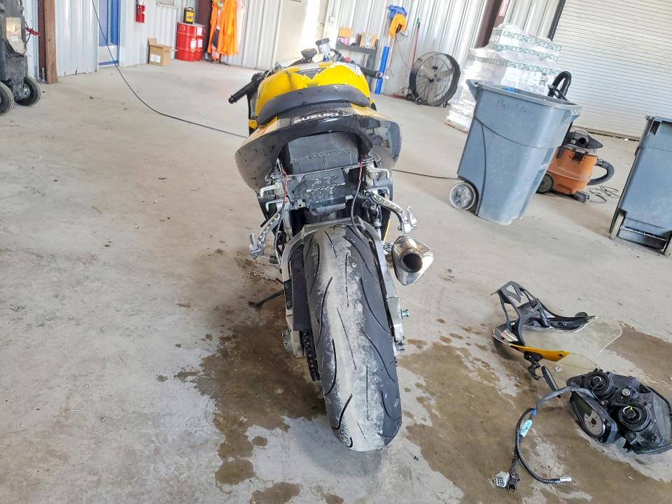 65652056 :رقم المزاد ، JS1GR7HA532102245 vin ، 2003 Suzuki Gsx-r750 مزاد بيع