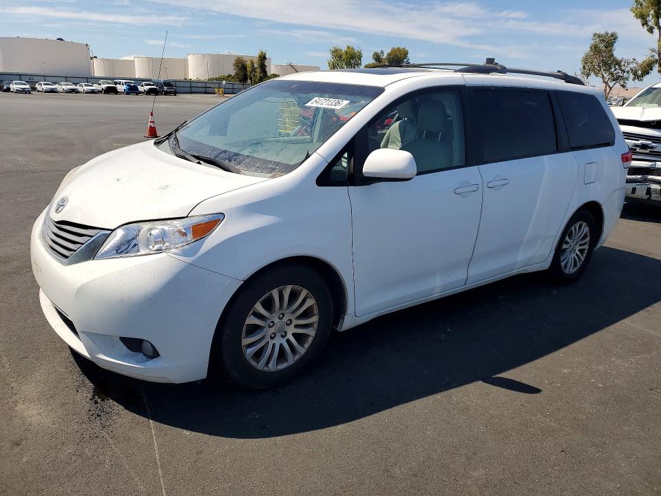 2011 Toyota Sienna მანქანა იყიდება აუქციონზე, vin: 5TDYK3DC9BS114386, აუქციონის ნომერი: 64721336