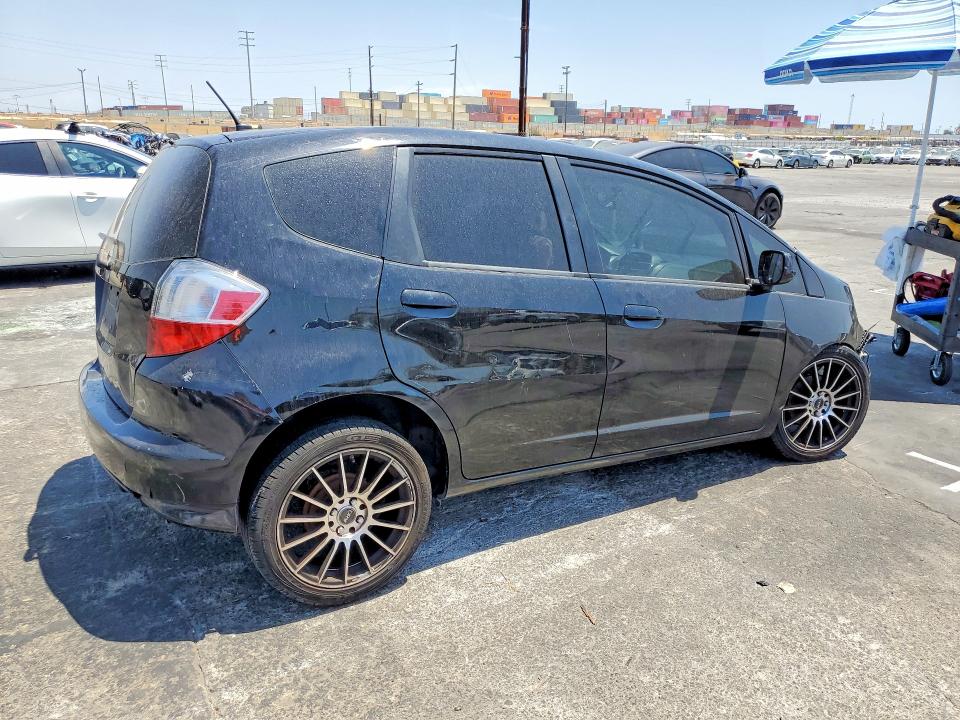 64502146 :رقم المزاد ، JHMGE8H30BS010983 vin ، 2011 Honda Fit مزاد بيع
