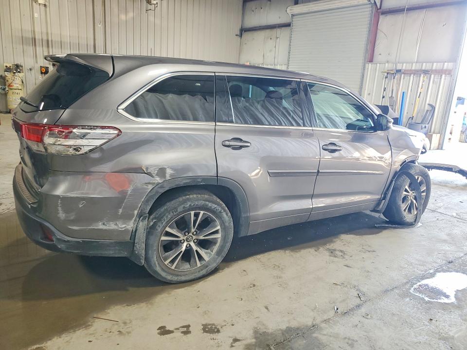 Продаж на аукціоні авто 2018 Toyota Highlander, vin: 5TDBZRFHXJS861233, номер лоту: 63623416