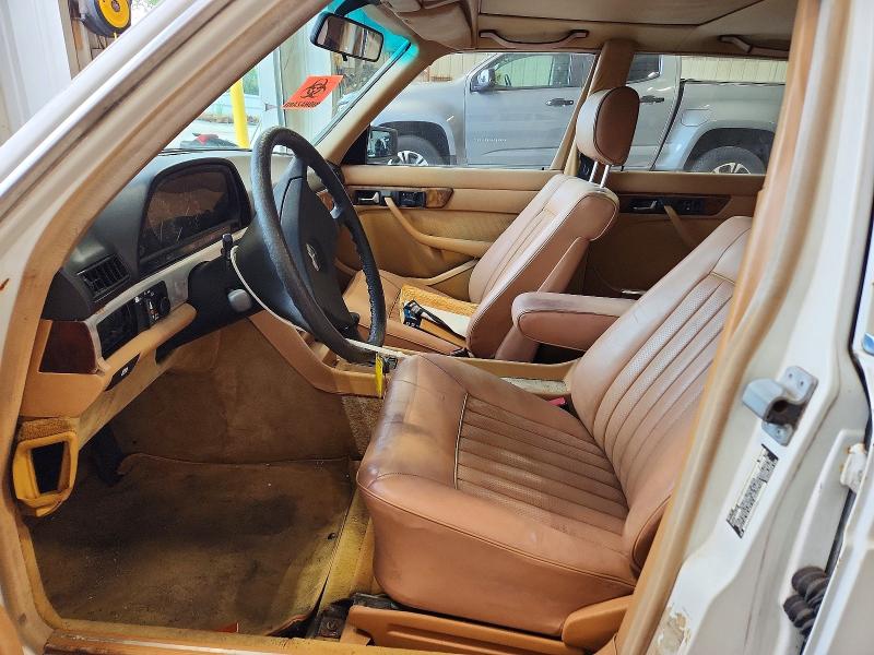 63885946 :رقم المزاد ، WDB1260371A099988 vin ، 1984 Merced 500 Sel 198 Rwd مزاد بيع