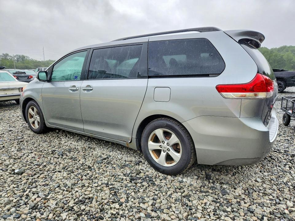 2011 Toyota Sienna მანქანა იყიდება აუქციონზე, vin: 5TDKK3DCXBS065057, აუქციონის ნომერი: 64718696