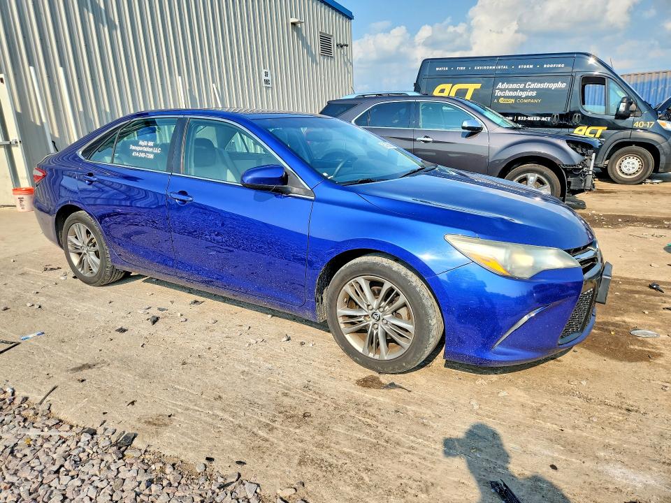 64085586 :رقم المزاد ، 4T1BF1FK5FU892832 vin ، 2015 Toyota Camry مزاد بيع
