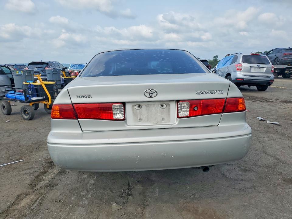 64045416 :رقم المزاد ، 4T1BG22KX1U109960 vin ، 2001 Toyota Camry مزاد بيع