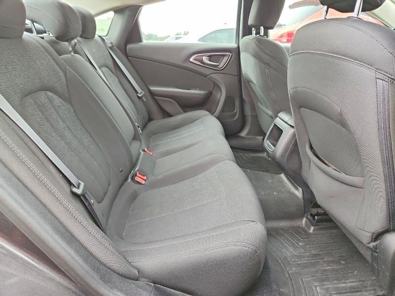 63260106 :رقم المزاد ، 1C3CCCFB8HN504362 vin ، 2017 Chrysler 200 مزاد بيع