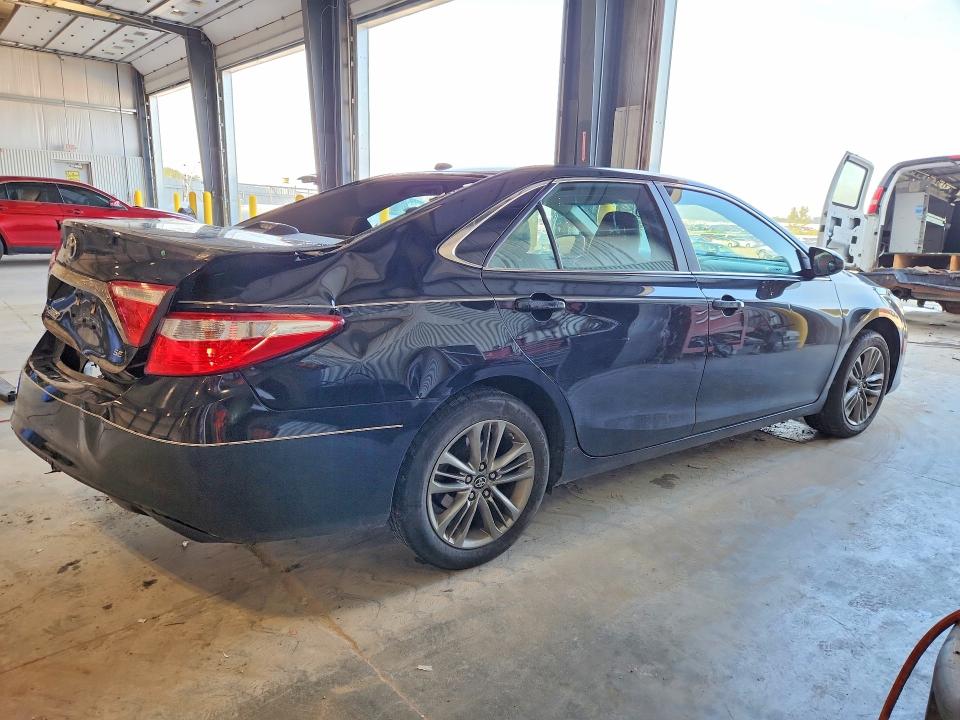 65843926 :رقم المزاد ، 4T1BF1FK2HU710149 vin ، 2017 Toyota Camry مزاد بيع