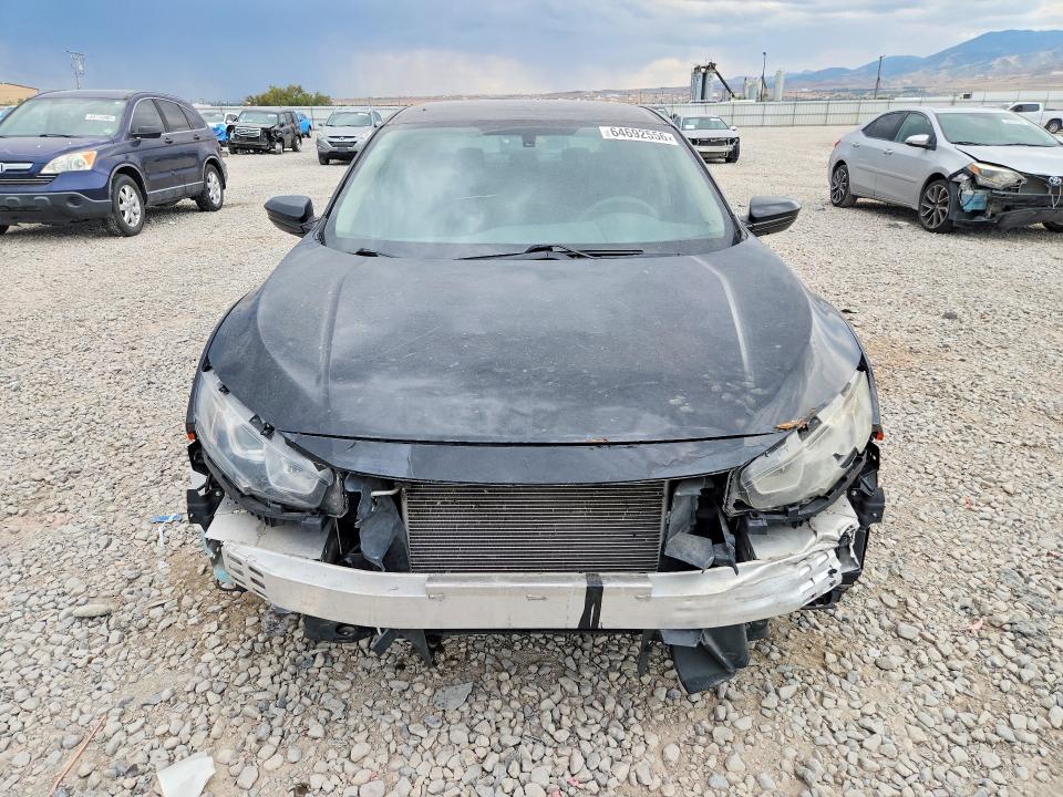 64692556 :رقم المزاد ، 19XFC2F51JE029953 vin ، 2018 Honda Civic مزاد بيع