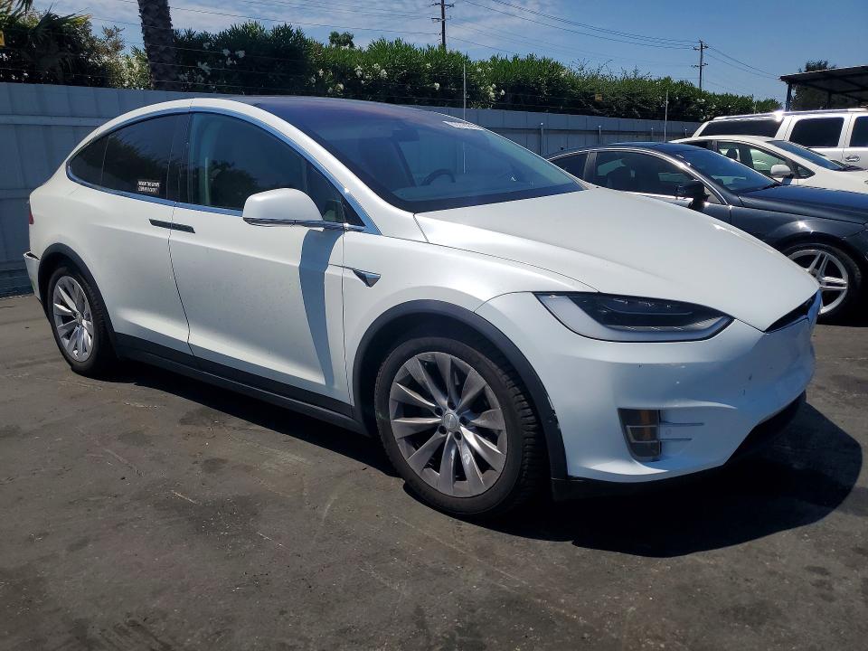 63718296 :رقم المزاد ، 5YJXCBE20HF059588 vin ، 2017 Tesla Model X مزاد بيع