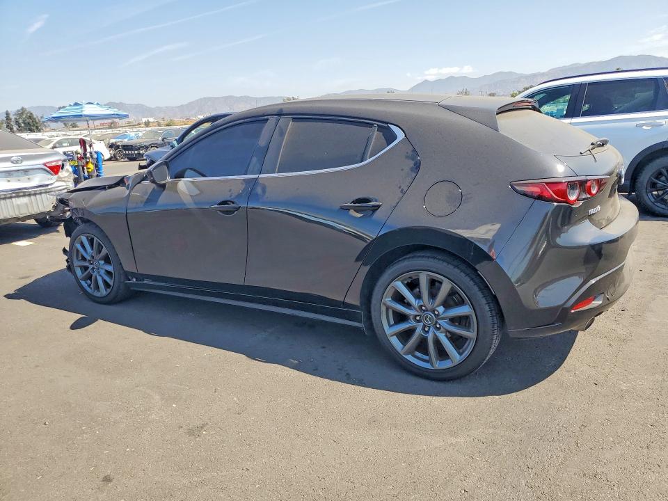 64484956 :رقم المزاد ، JM1BPAKL7M1336889 vin ، 2021 Mazda 3 مزاد بيع