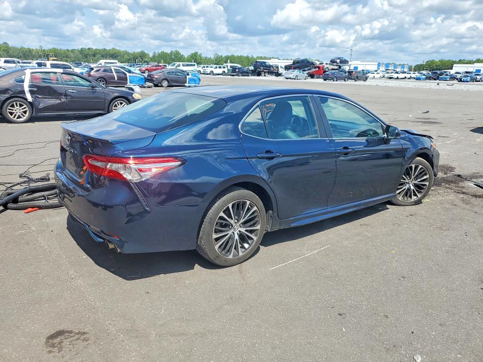 2018 Toyota Camry მანქანა იყიდება აუქციონზე, vin: 4T1B11HK6JU583990, აუქციონის ნომერი: 64321906