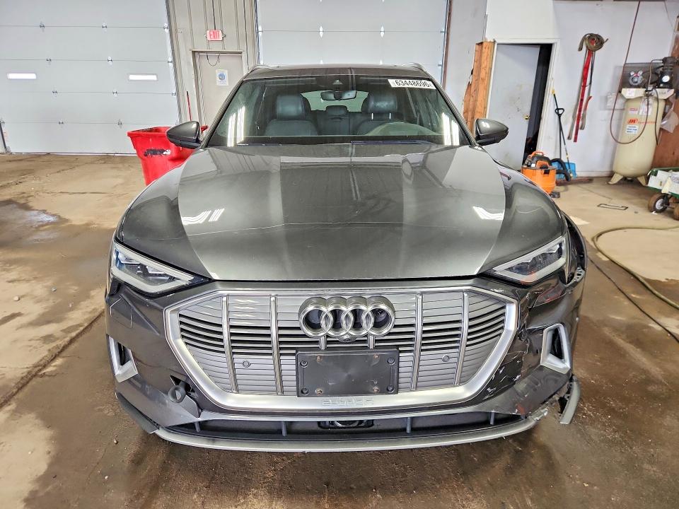 63448696 :رقم المزاد ، WA1VAAGE9KB007489 vin ، 2019 Audi E-tron مزاد بيع