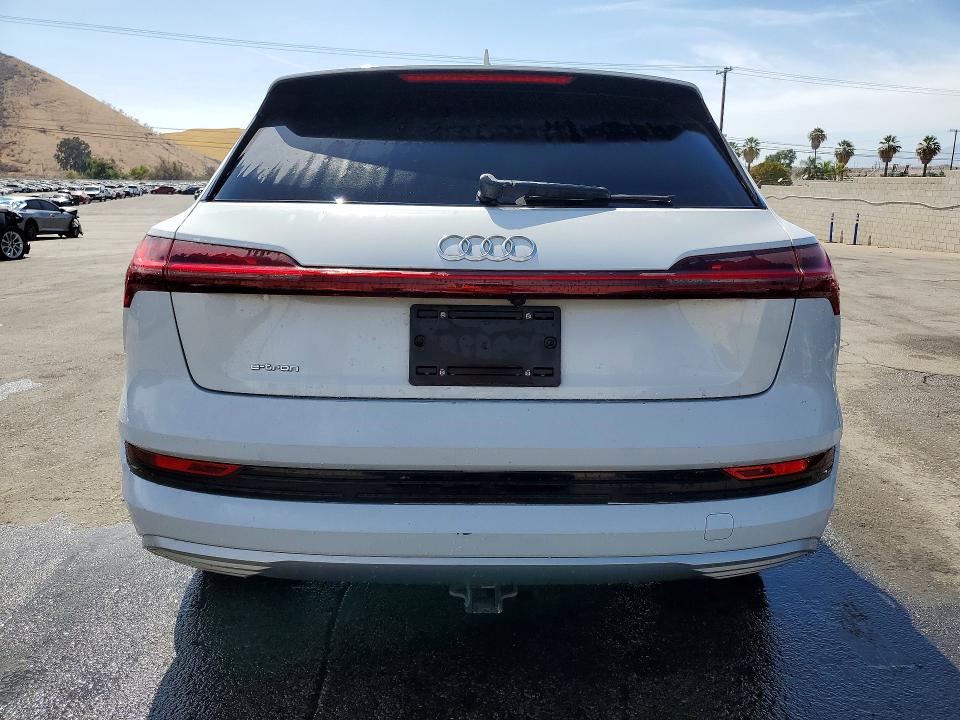 Продаж на аукціоні авто 2019 Audi E-tron, vin: WA1VABGE5KB014672, номер лоту: 65372436