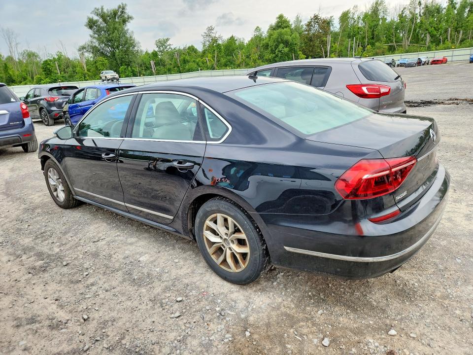 64433926 :رقم المزاد ، 1VWAT7A37HC068235 vin ، 2017 Volkswagen Passat مزاد بيع