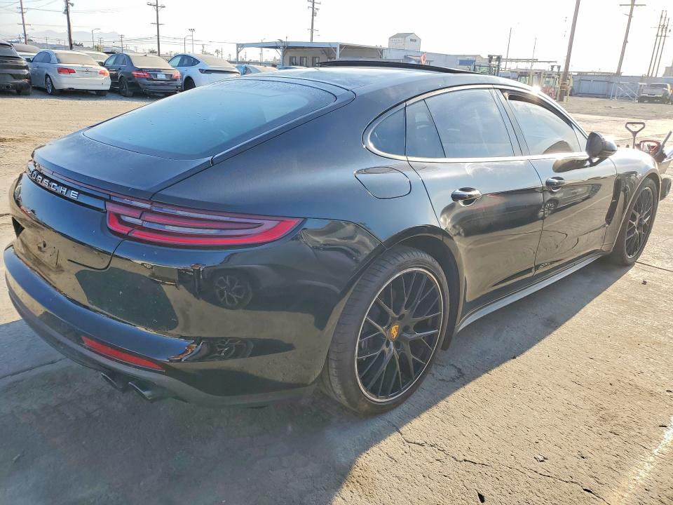 64590066 :رقم المزاد ، WP0AA2A76JL119647 vin ، 2018 Porsche Panamera مزاد بيع
