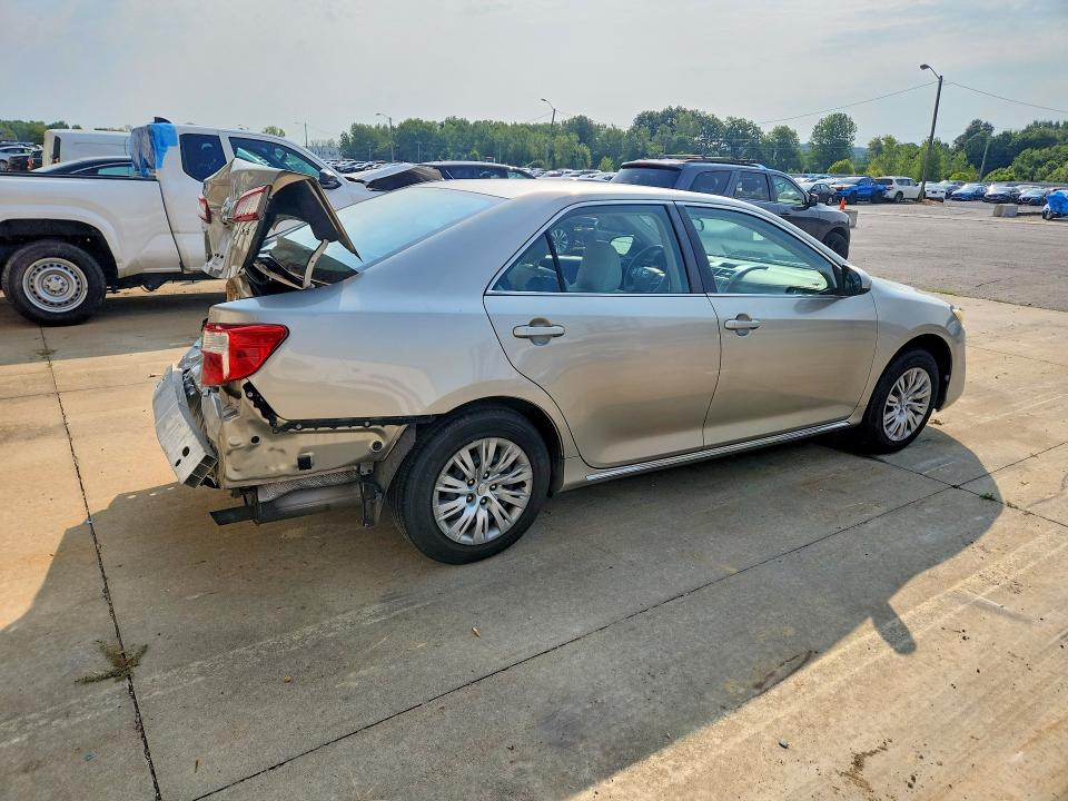 62823896 :رقم المزاد ، 4T1BF1FK6EU364456 vin ، 2014 Toyota Camry مزاد بيع