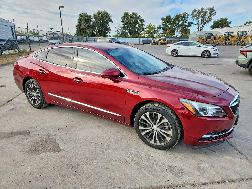 64703526 :رقم المزاد ، 1G4ZR5SS6HU161560 vin ، 2017 Buick Lacrosse مزاد بيع