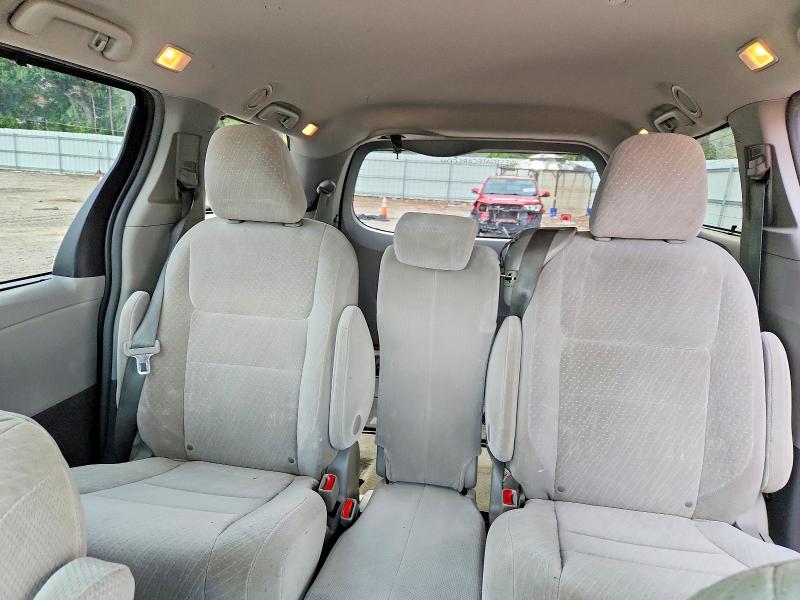 63874986 :رقم المزاد ، 5TDKZ3DC8HS853565 vin ، 2017 Toyota Sienna مزاد بيع