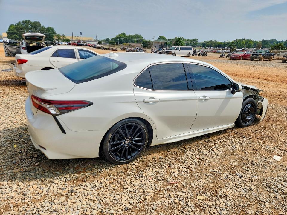 63447966 :رقم المزاد ، 4T1K61AK0NU030706 vin ، 2022 Toyota Camry مزاد بيع