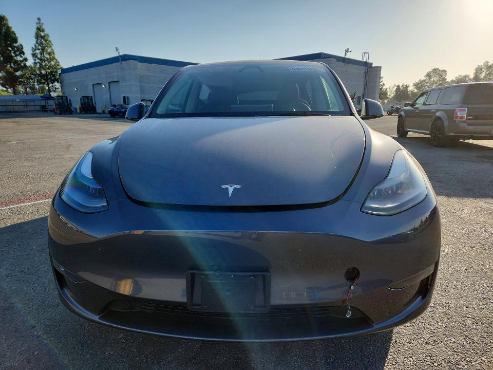 63693896 :رقم المزاد ، 7SAYGDEE6PF911250 vin ، 2023 Tesla Model Y مزاد بيع