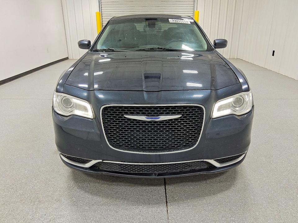 63745086 :رقم المزاد ، 2C3CCAAG7JH331780 vin ، 2018 Chrysler 300 مزاد بيع