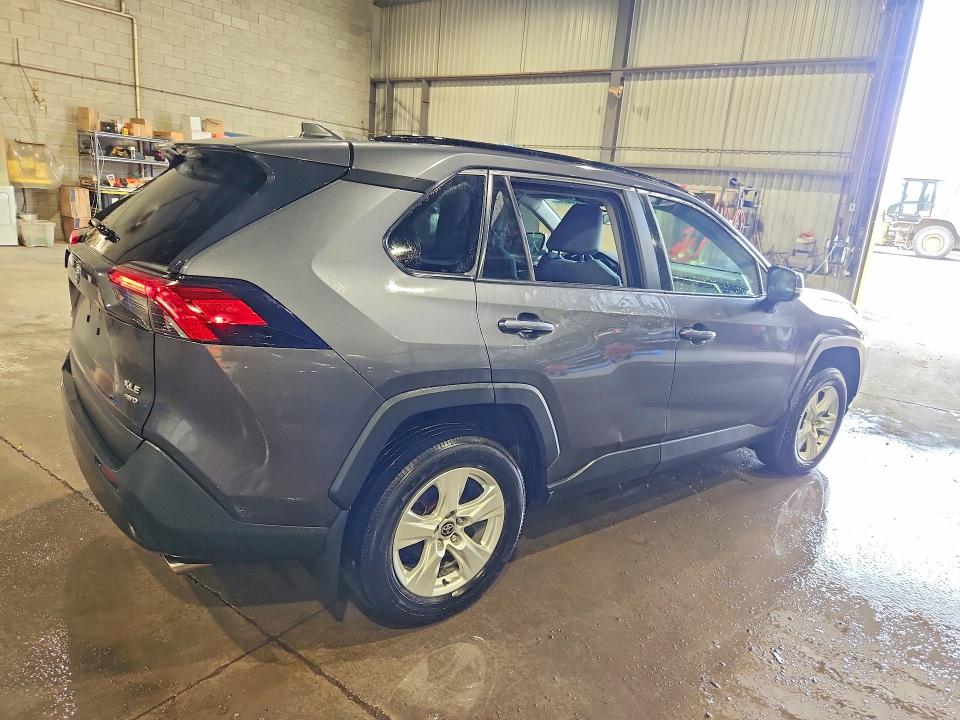Продаж на аукціоні авто 2021 Toyota Rav4, vin: 2T3R1RFV9MC229162, номер лоту: 65654796
