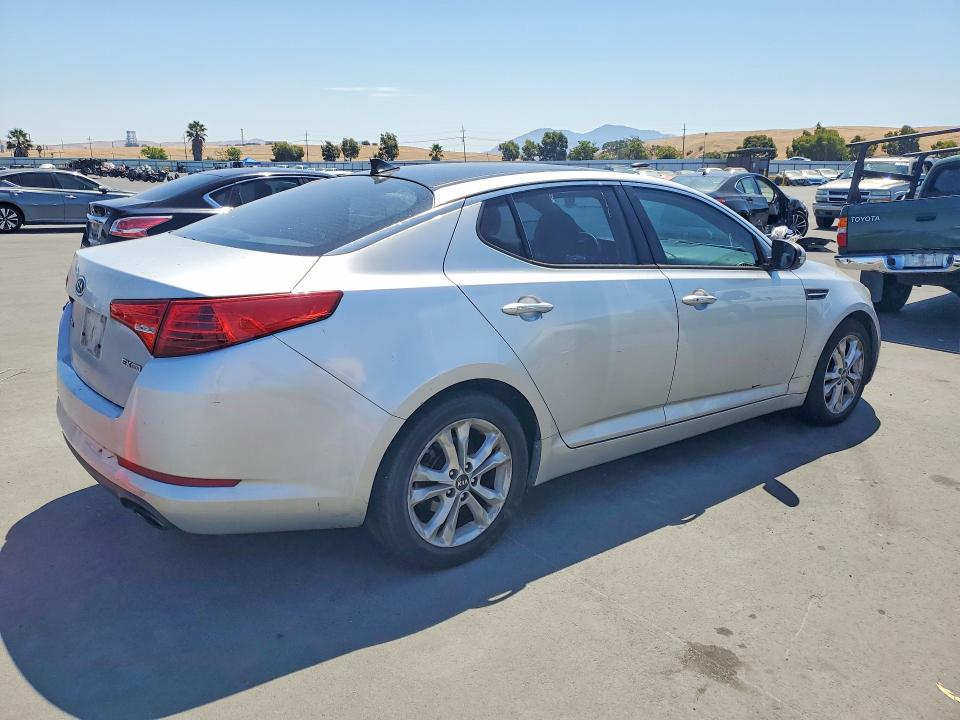64044706 :رقم المزاد ، KNAGN4A76B5171731 vin ، 2011 Kia Optima مزاد بيع