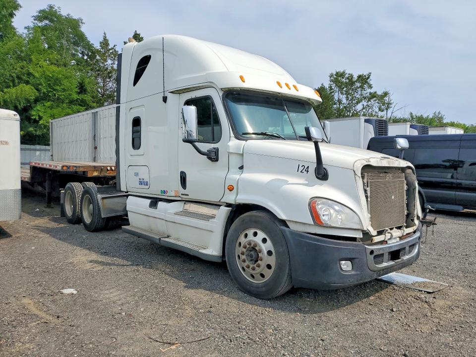 Продажа на аукционе авто 2011 Freightliner Cascadia, vin: 1FUJGLBG8BSAW3765, номер лота: 64903086