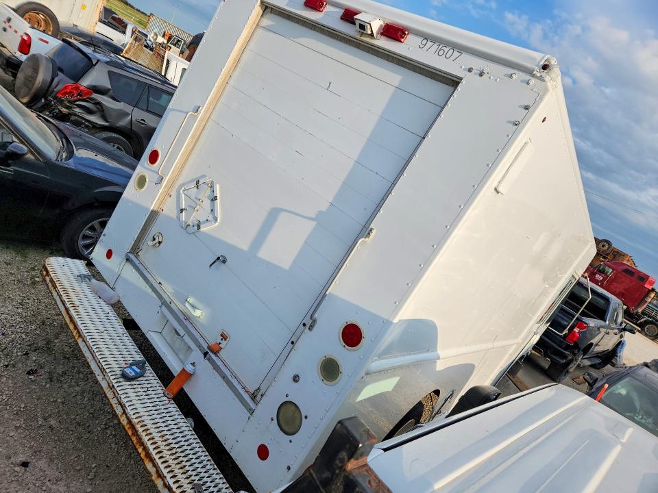 53751796 :رقم المزاد ، 4UZAANDU59CAF1883 vin ، 2009 Freightliner Chassis مزاد بيع