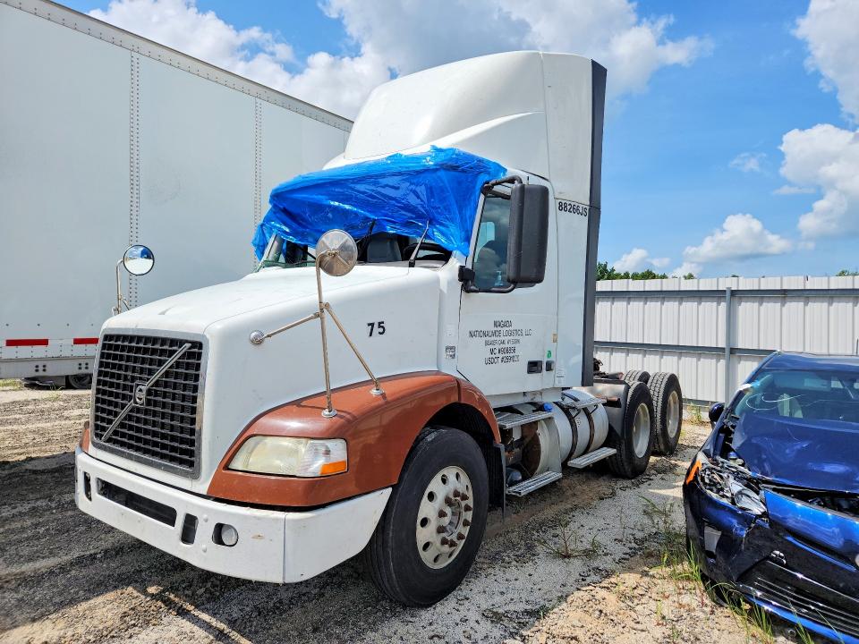 Auction sale of the 2011 Volvo Vnm, vin: 4V4MC9EH6BN298785, lot number: 64046156