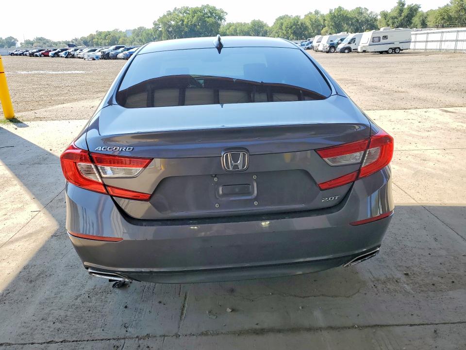 66077606 :رقم المزاد ، 1HGCV2F54JA039040 vin ، 2018 Honda Accord مزاد بيع